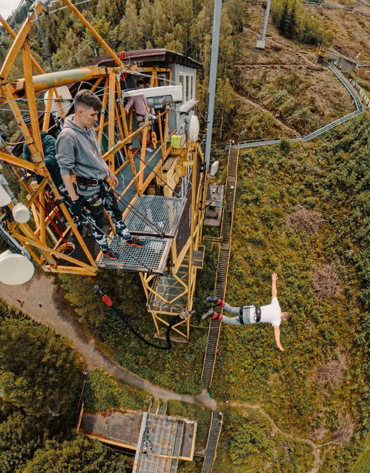 Bungee jumping - televizní věž Harrachov